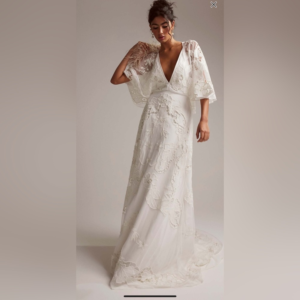 Amelia Embroidered Widding Dress With Kimono Sleeves NWT